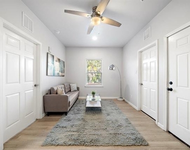 808 Sealy Street - Photo Thumbnail 8
