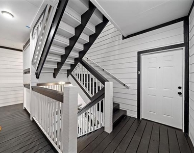 808 Sealy Street - Photo Thumbnail 7