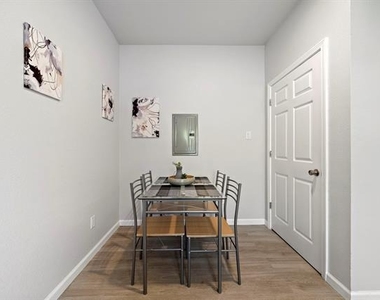 808 Sealy Street - Photo Thumbnail 12
