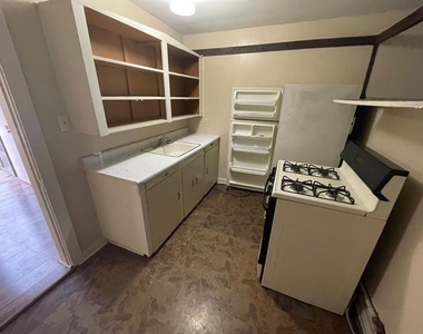 609 16th Street - Photo Thumbnail 6