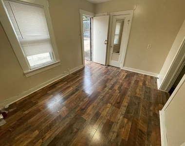 609 16th Street - Photo Thumbnail 5