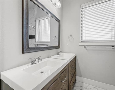 204 N Getzendaner Street - Photo Thumbnail 15
