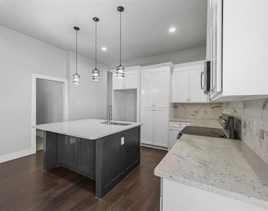 204 N Getzendaner Street - Photo Thumbnail 3