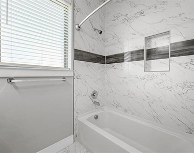 204 N Getzendaner Street - Photo Thumbnail 17