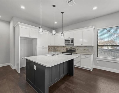204 N Getzendaner Street - Photo Thumbnail 4