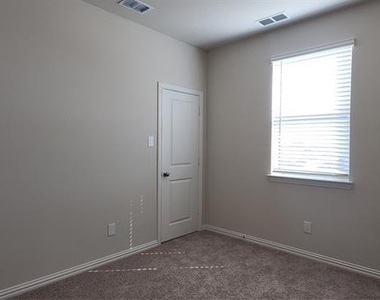 1100 Concan Drive - Photo Thumbnail 16