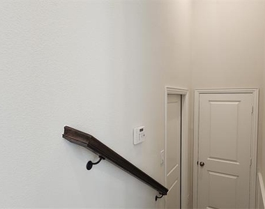 1100 Concan Drive - Photo Thumbnail 8
