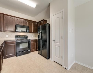 8420 Sonnet Drive - Photo Thumbnail 11