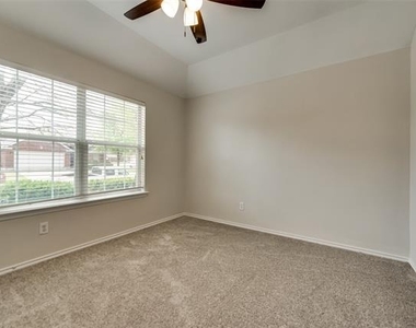 8420 Sonnet Drive - Photo Thumbnail 12