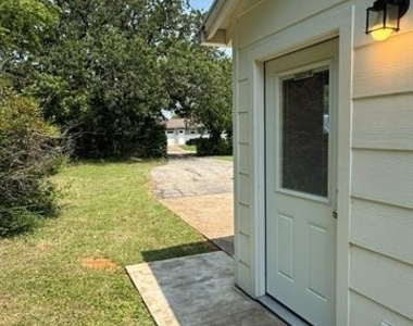 320 W 6th Street - Photo Thumbnail 2