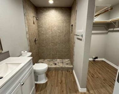 320 W 6th Street - Photo Thumbnail 7