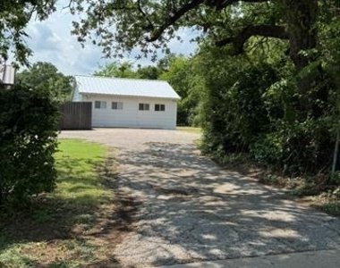 320 W 6th Street - Photo Thumbnail 18