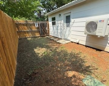 320 W 6th Street - Photo Thumbnail 17