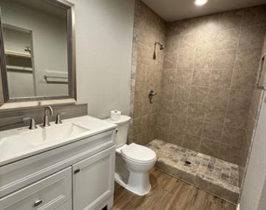 320 W 6th Street - Photo Thumbnail 6
