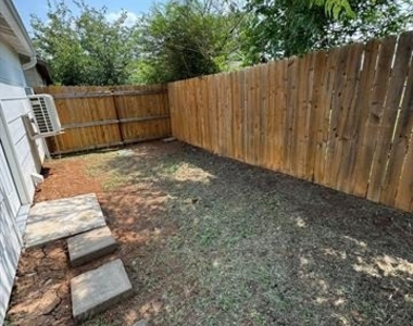 320 W 6th Street - Photo Thumbnail 16