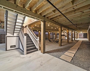 808 Sealy Street - Photo Thumbnail 5