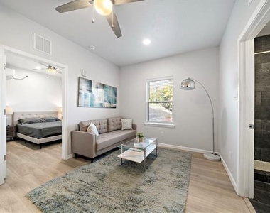 808 Sealy Street - Photo Thumbnail 9