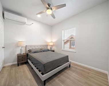 808 Sealy Street - Photo Thumbnail 17