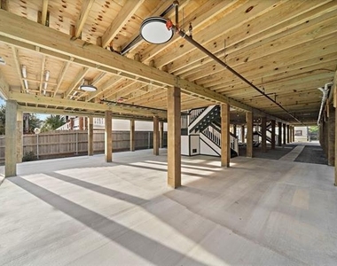808 Sealy Street - Photo Thumbnail 22