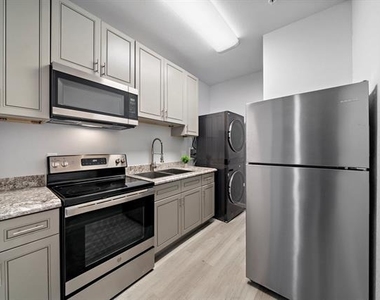 808 Sealy Street - Photo Thumbnail 14