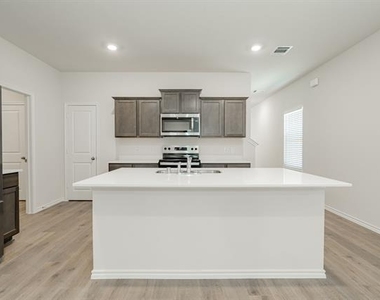 903 Shear Drive - Photo Thumbnail 10