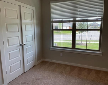 1101 Mahogany Drive - Photo Thumbnail 11