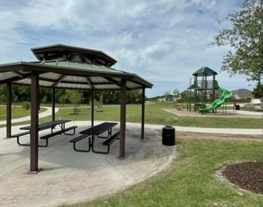 1101 Mahogany Drive - Photo Thumbnail 29