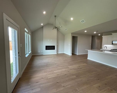 1101 Mahogany Drive - Photo Thumbnail 7