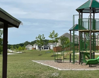 1101 Mahogany Drive - Photo Thumbnail 28