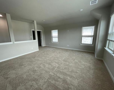 1101 Mahogany Drive - Photo Thumbnail 15