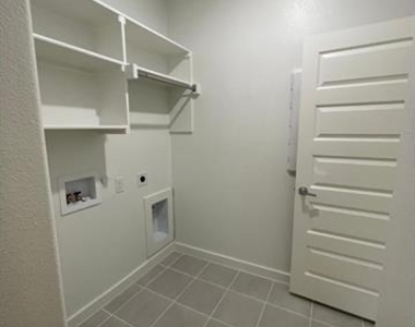 1101 Mahogany Drive - Photo Thumbnail 14