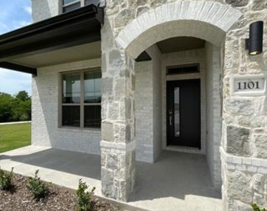 1101 Mahogany Drive - Photo Thumbnail 2