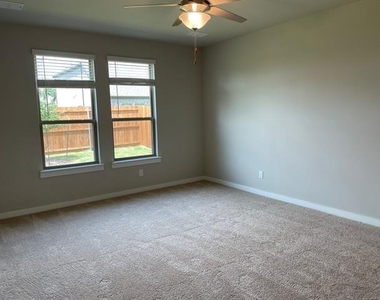 1101 Mahogany Drive - Photo Thumbnail 8