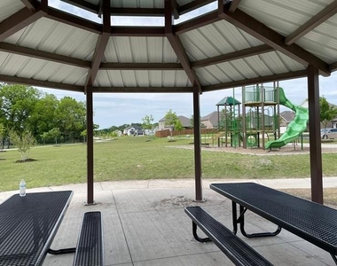 1101 Mahogany Drive - Photo Thumbnail 27