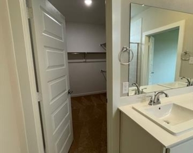 1101 Mahogany Drive - Photo Thumbnail 10