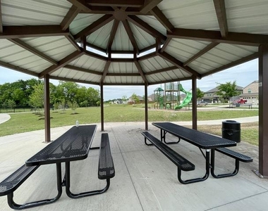 1101 Mahogany Drive - Photo Thumbnail 25