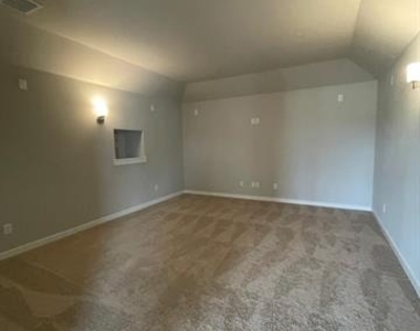 1101 Mahogany Drive - Photo Thumbnail 16