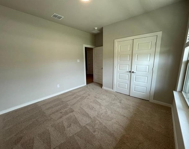 1101 Mahogany Drive - Photo Thumbnail 12