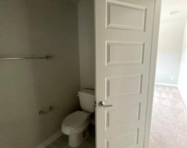 1101 Mahogany Drive - Photo Thumbnail 21