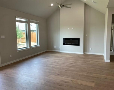 1101 Mahogany Drive - Photo Thumbnail 6