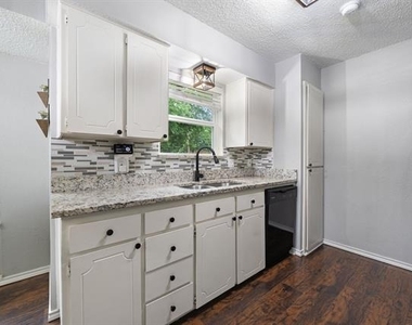 6244 Melinda Drive - Photo Thumbnail 10