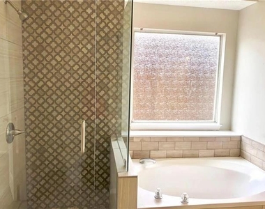 11112 Newport Drive - Photo Thumbnail 15