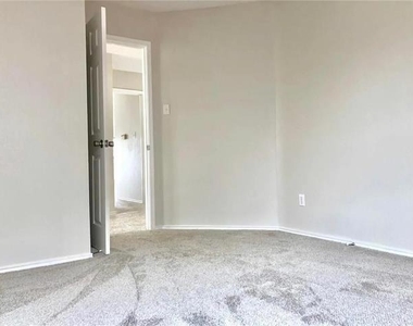 11112 Newport Drive - Photo Thumbnail 31