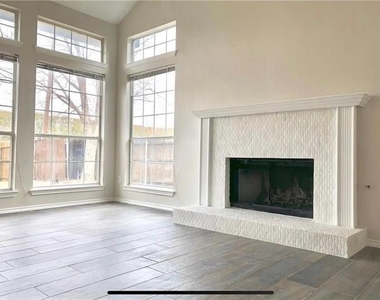 11112 Newport Drive - Photo Thumbnail 10