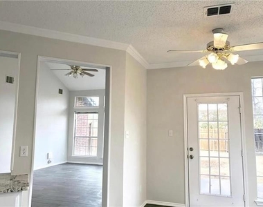 11112 Newport Drive - Photo Thumbnail 8