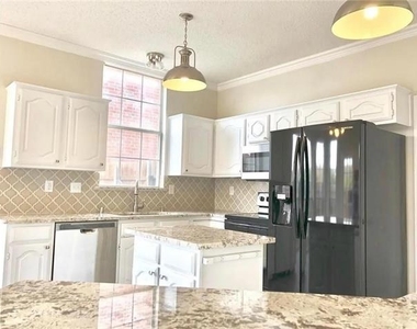 11112 Newport Drive - Photo Thumbnail 3