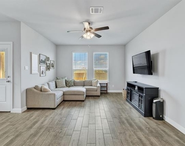 120 Tanager Drive - Photo Thumbnail 3