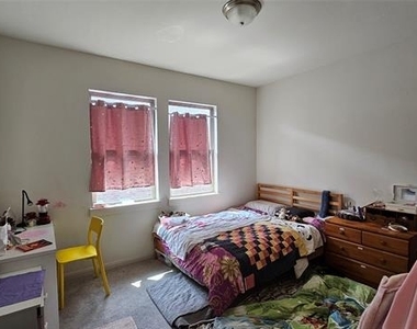1042 Stephen Street - Photo Thumbnail 15