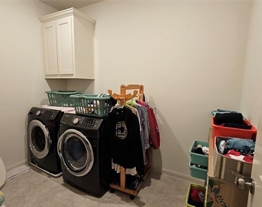1042 Stephen Street - Photo Thumbnail 16