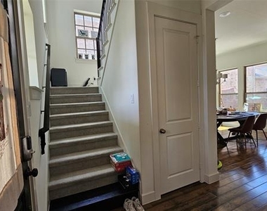 1042 Stephen Street - Photo Thumbnail 10